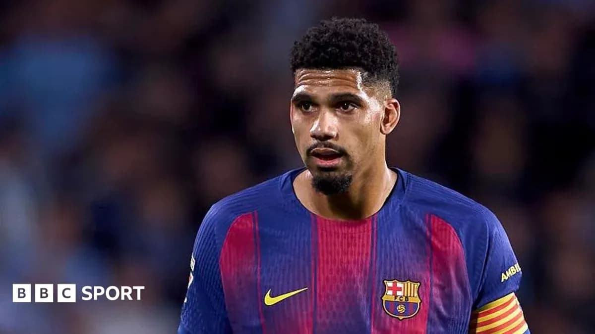 Jugador de Barcelona en el campo durante un partido