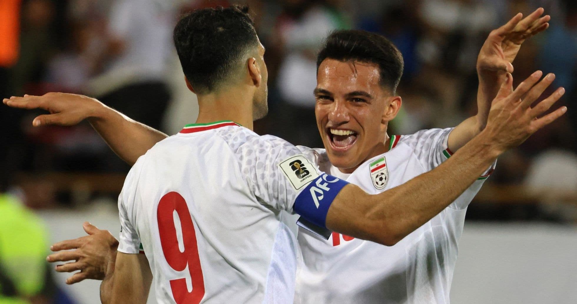 Jugadores de Irán celebrando un gol durante el partido
