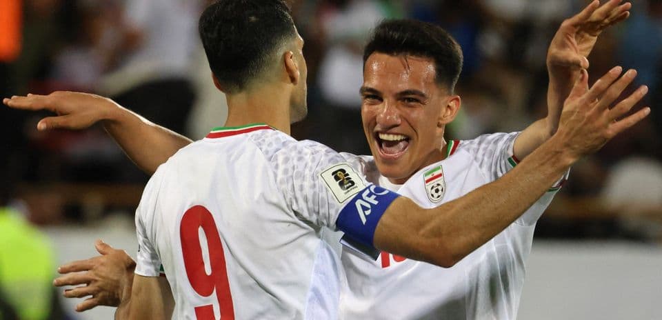 Jugadores de Irán celebrando un gol durante el partido