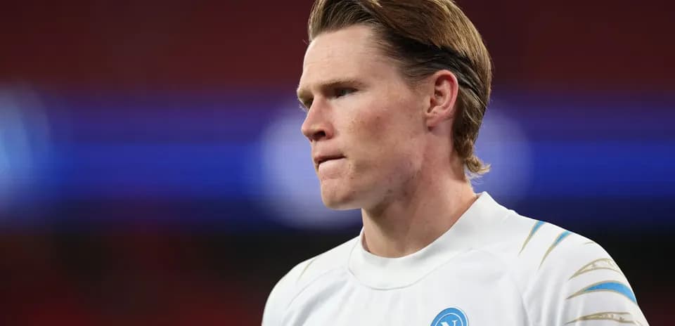 Jugador de Napoli en uniforme durante partido