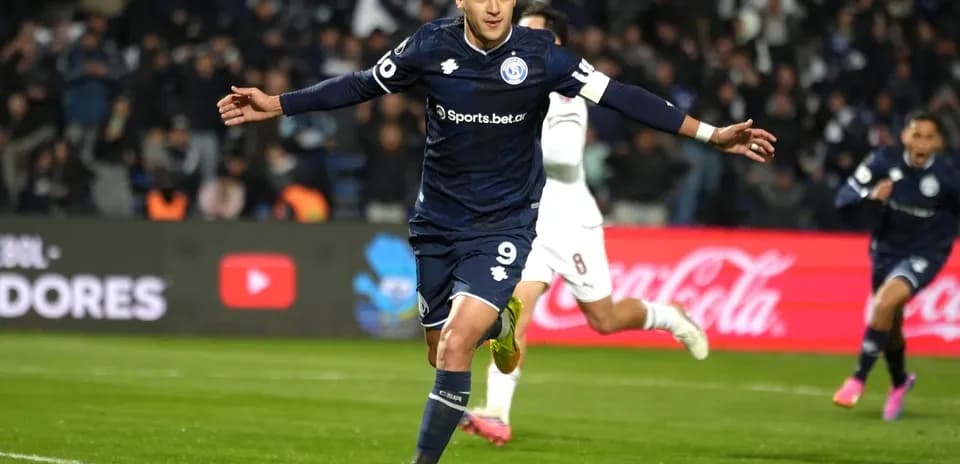 Jugador celebrando un gol en un partido