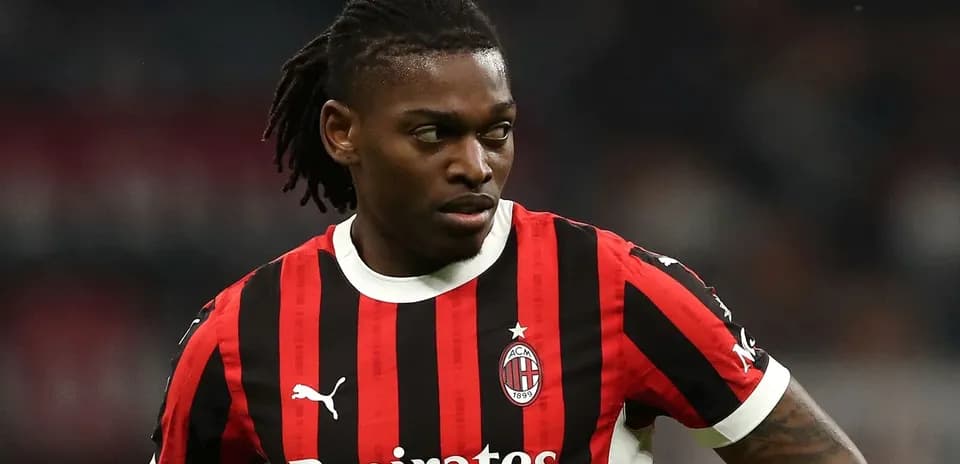 Jugador de AC Milan en acción durante el partido