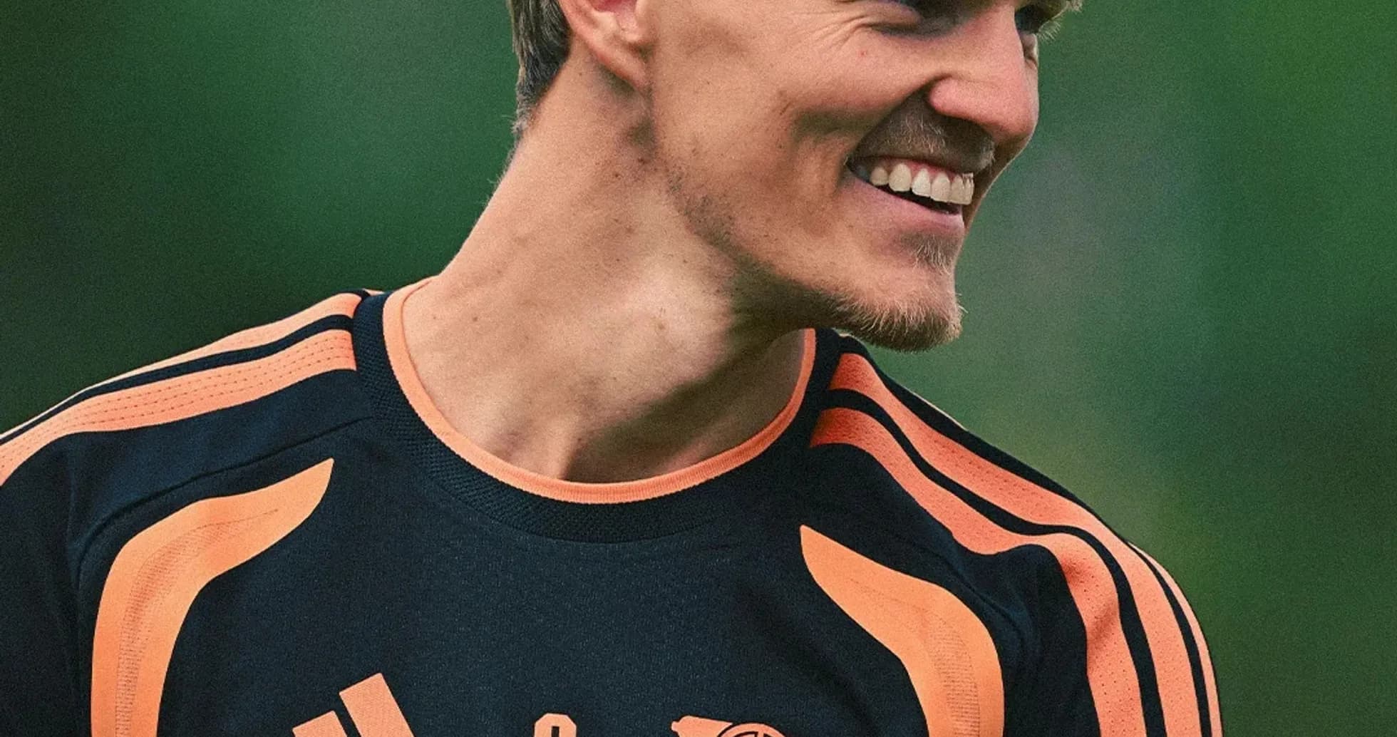 Jugador sonriendo durante sesión de entrenamiento