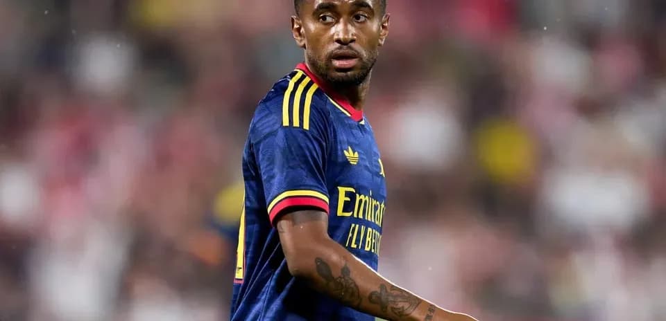 Jugador de Arsenal en acción durante el partido