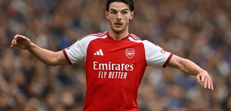 Jugador de Arsenal gesticulando durante el partido