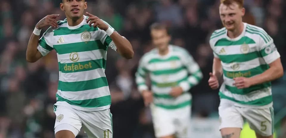 Jugador de Celtic celebrando un gol en el partido