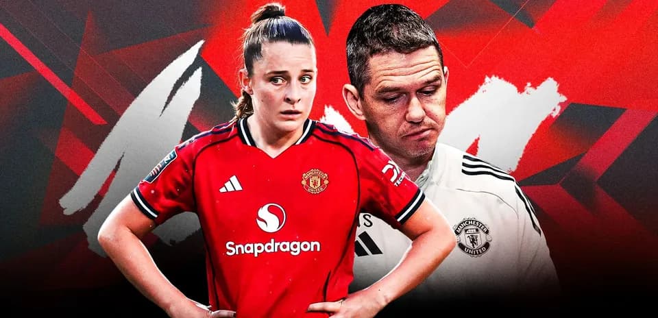 Jugadora de Manchester United y entrenador en fondo rojo