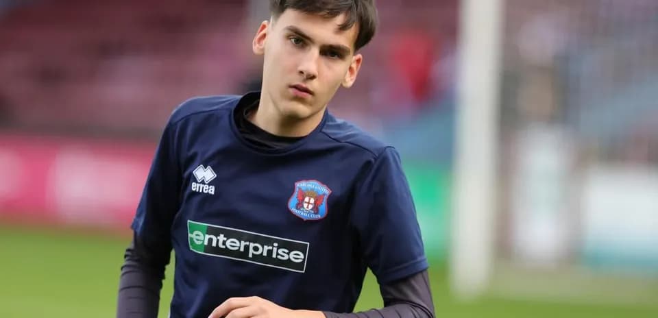 Jugador de Carlisle United en calentamiento previo al partido