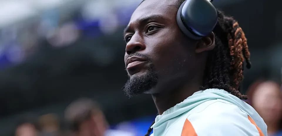 Jugador con auriculares antes del partido