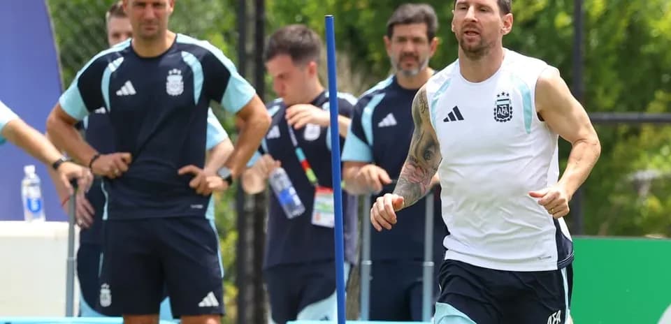 Lionel Messi entrenando con el equipo argentino