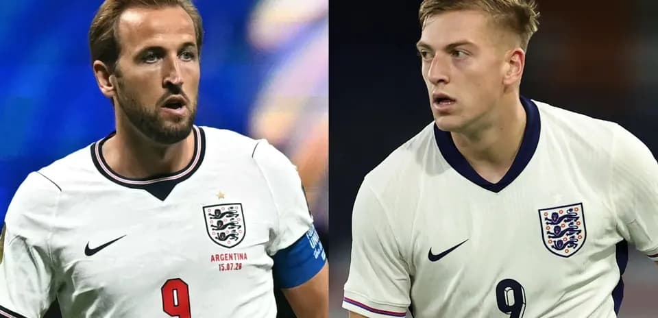 Dos jugadores de Inglaterra en sus camisetas de partido
