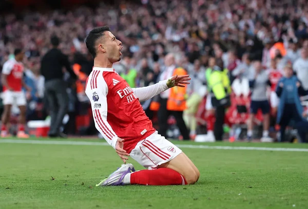 Jugador celebrando un gol en el campo