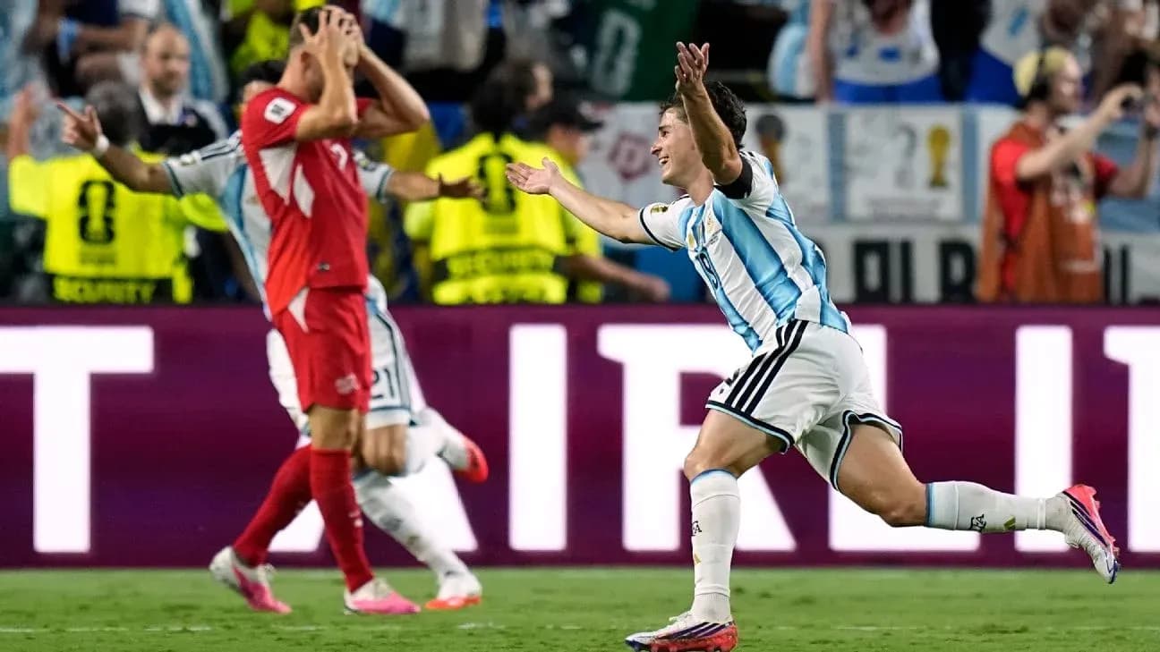 Jugador de Argentina celebra un gol durante el partido
