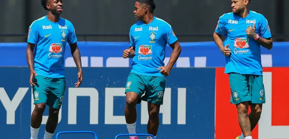 Jugadores de Brasil entrenando antes del partido