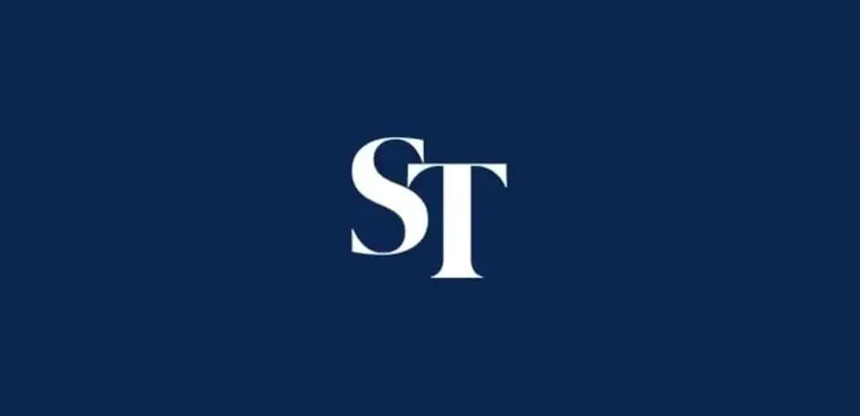 Logotipo en blanco de ST sobre fondo azul