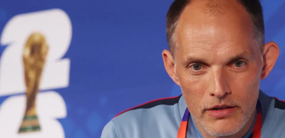 Entrenador en conferencia de prensa de la FIFA