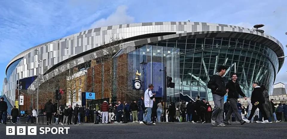 Aficionados llegando al estadio de Tottenham