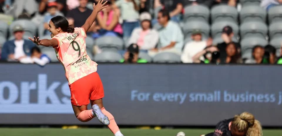 Jugadora celebrando un gol durante el partido