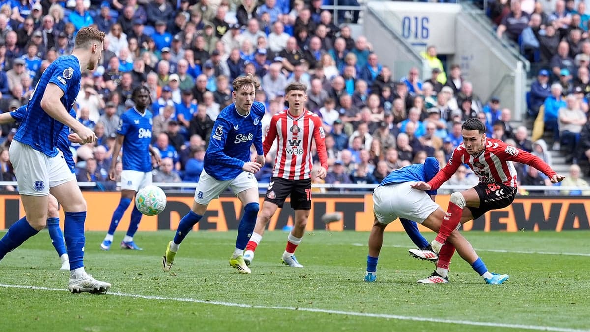 Jugadores de Everton y Sunderland en acción
