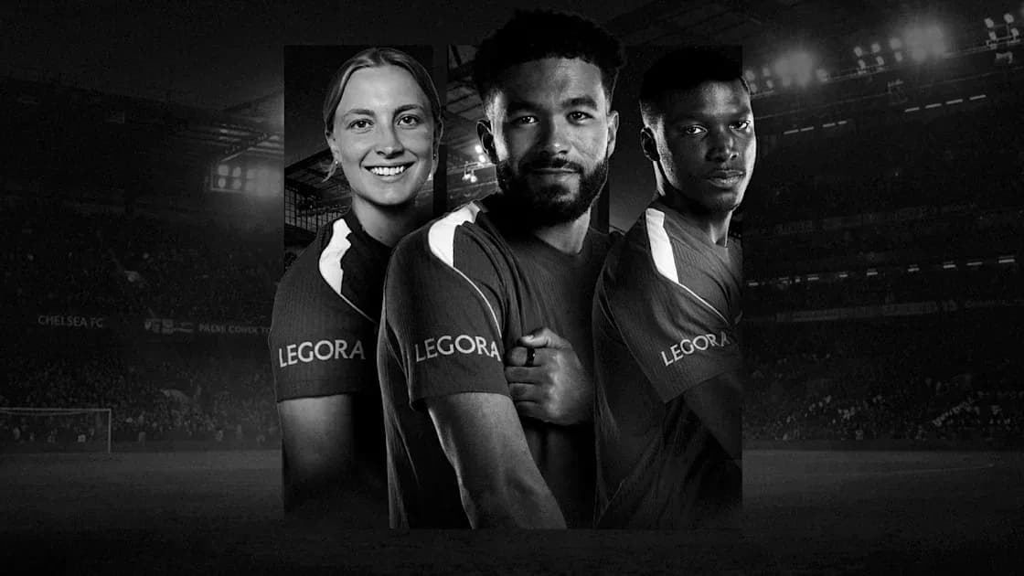 Jugadores de Chelsea FC posando en uniforme