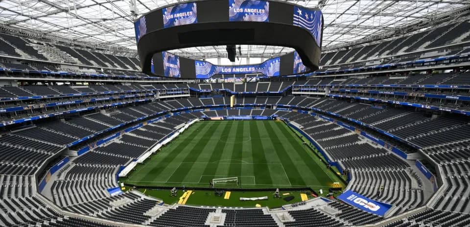 Vista del estadio SoFi en Los Ángeles vacío