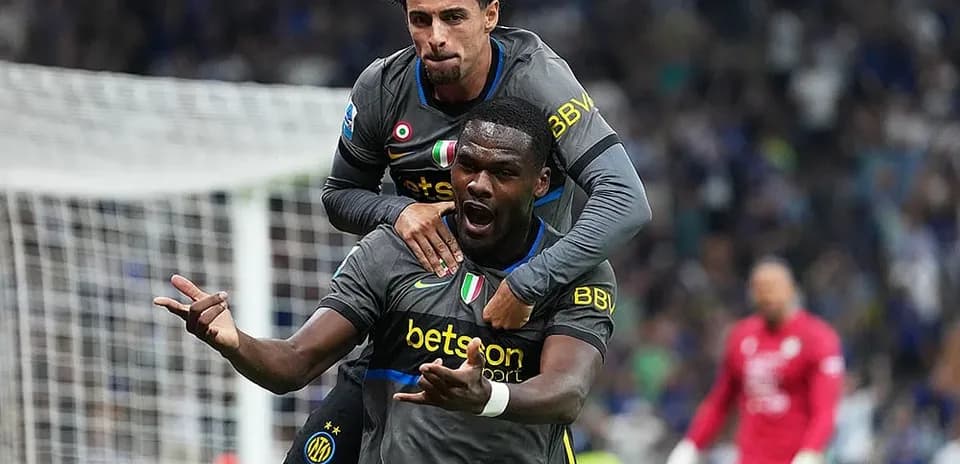 Jugadores de Inter celebrando un gol