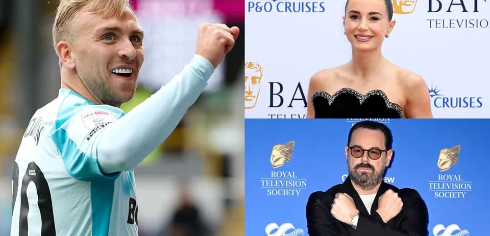 Jugador de fútbol celebrando y dos personas en eventos