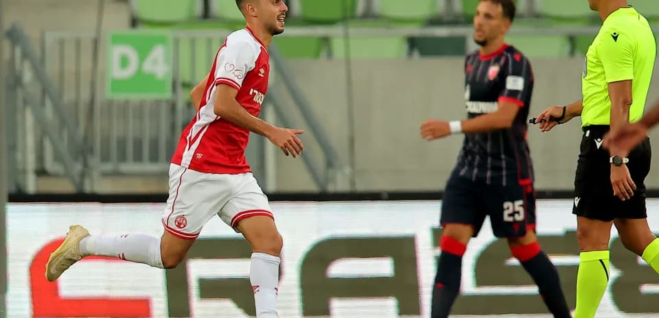 Jugador de FK Crvena Zvezda celebrando un gol