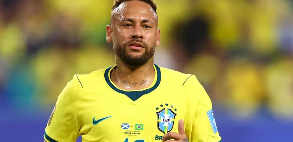 Neymar jugando con la camiseta de Brasil en el estadio