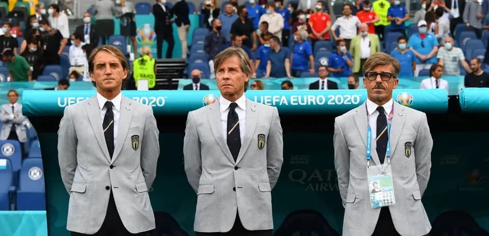 Entrenadores de Italia en el banquillo durante UEFA Euro 2020