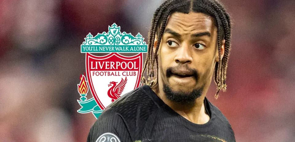 Jugador de Liverpool en el campo durante partido