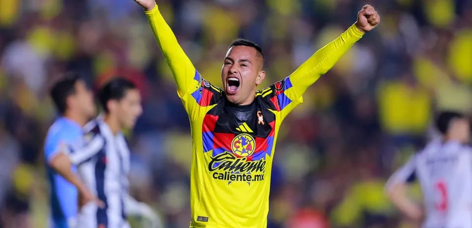 Jugador de Club América celebra un gol