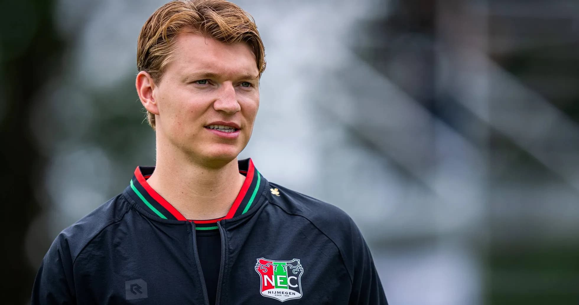 Jugador de NEC Nijmegen en entrenamiento al aire libre
