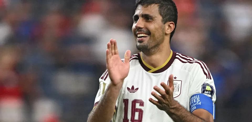 Jugador de España aplaudiendo durante el partido