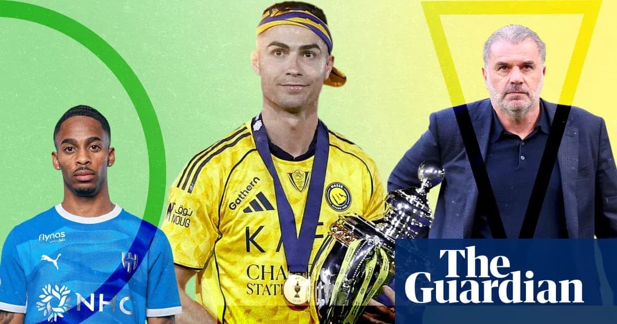 Tres futbolistas en una composición gráfica