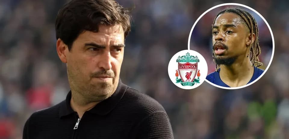 Entrenador y jugador de Liverpool en primer plano