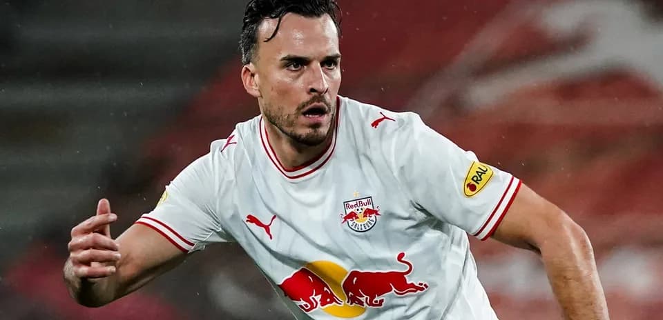 Jugador de Red Bull Salzburg en acción
