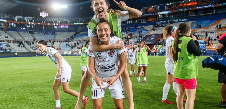 Jugadoras celebrando después del partido