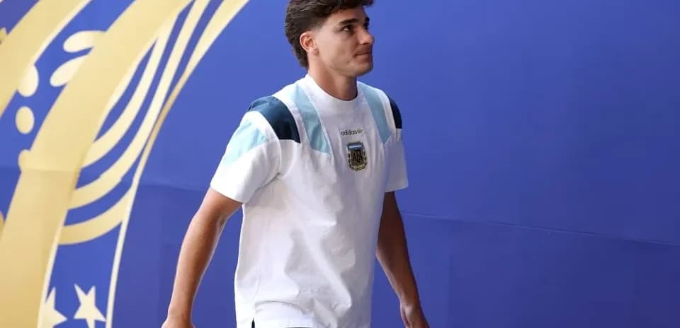 Jugador argentino entrando al recinto deportivo