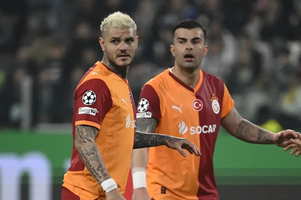 Jugadores de Galatasaray en el campo durante partido