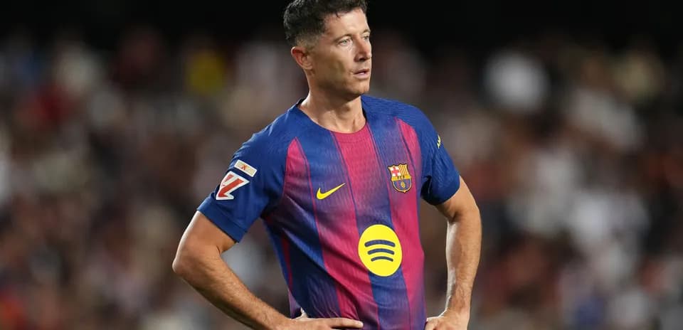 Jugador de Barcelona en el campo durante el partido