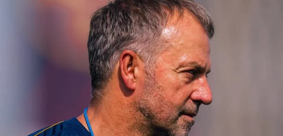 Entrenador observando durante una sesión de entrenamiento