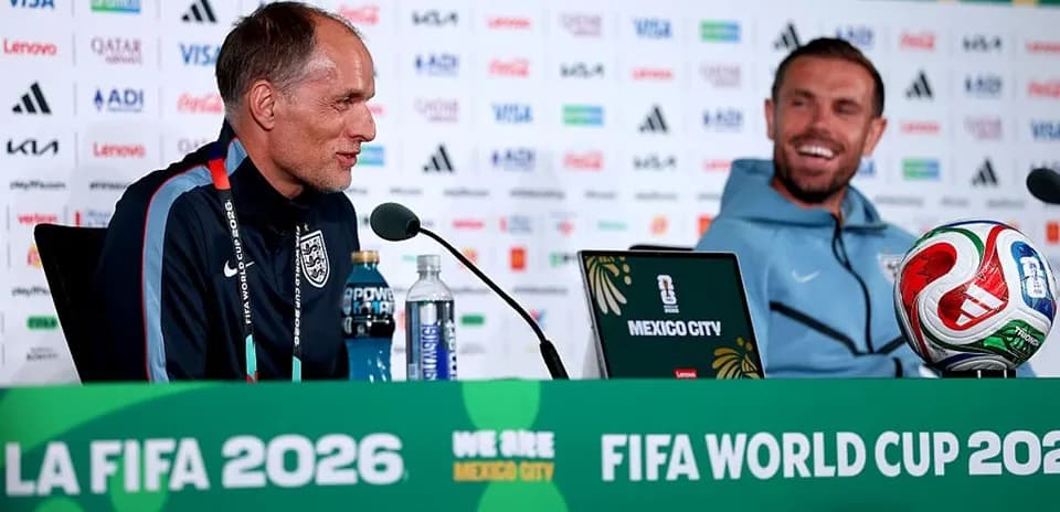 Entrenador y jugador en conferencia de prensa FIFA 2026