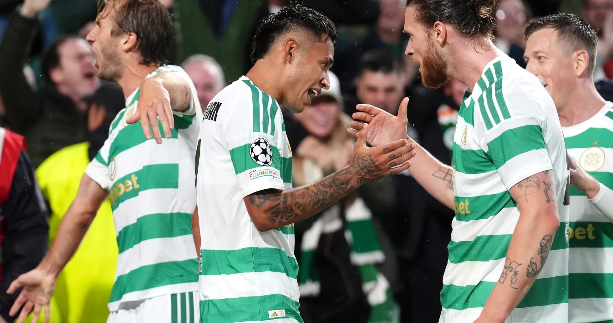 Jugadores de Celtic celebrando un gol