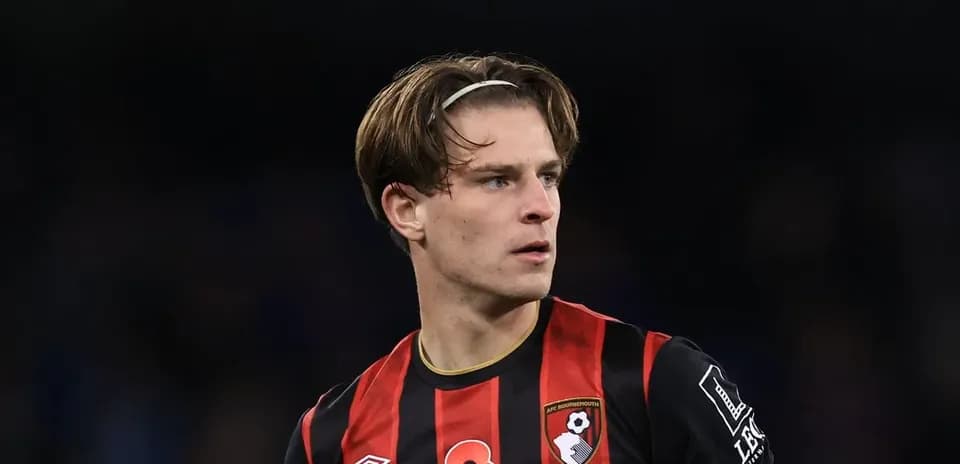 Jugador de Bournemouth mirando hacia el campo