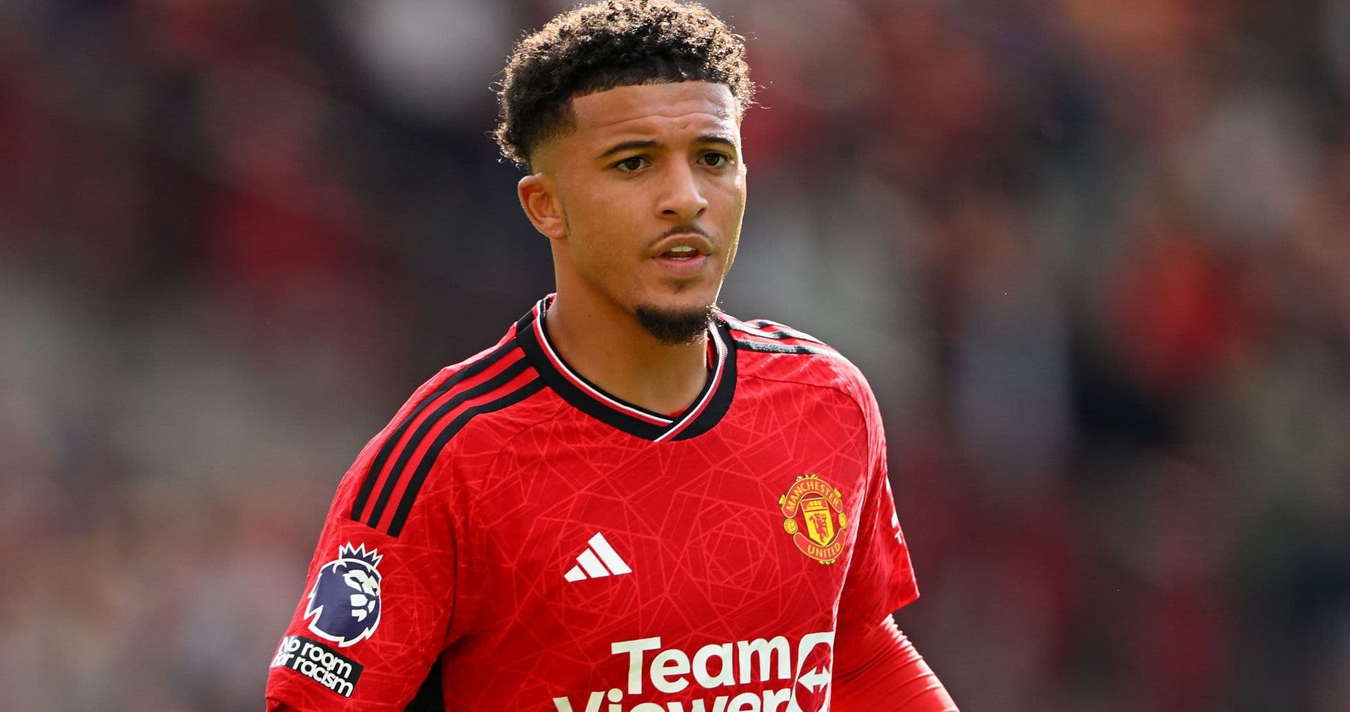 Jugador de Manchester United en uniforme rojo