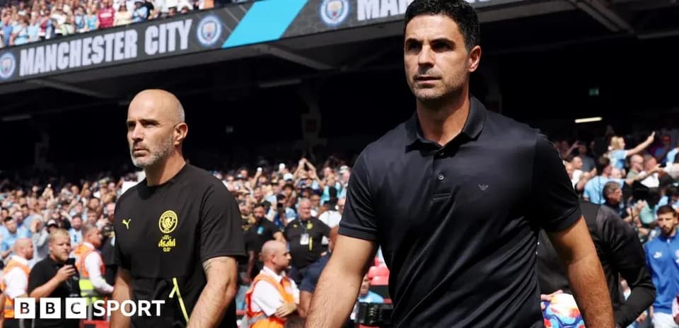 Entrenadores de Manchester City y Arsenal en el estadio