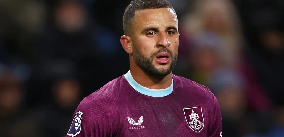Jugador de Burnley en uniforme durante el partido