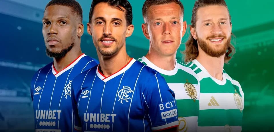 Jugadores de Rangers y Celtic en sus uniformes