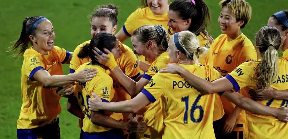 Jugadoras de Bay FC celebrando un gol